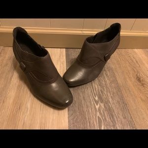 Clarks bendables ankle booties